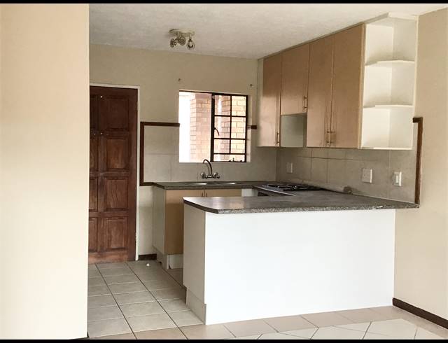2 BEDROOM APARTMENT RENTED IN MOOIKLOOF RIDGE